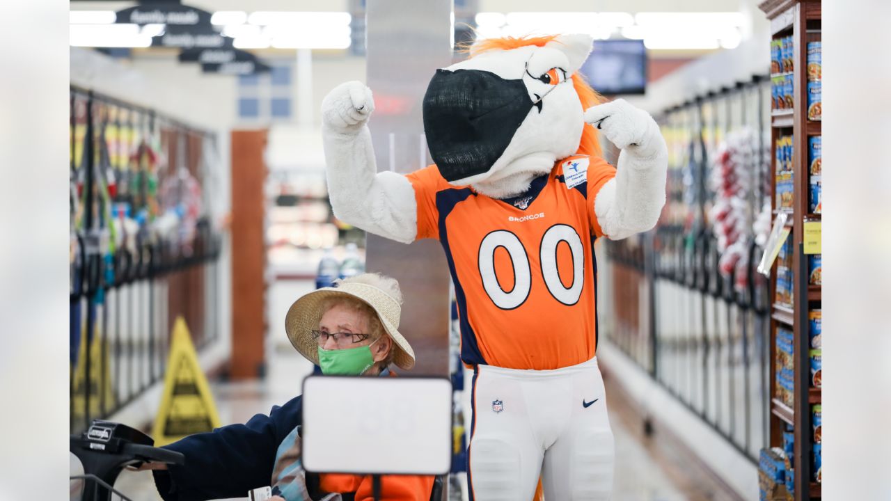 Denver Broncos merchandise vendors rake in Super Bowl of sales – The Denver  Post