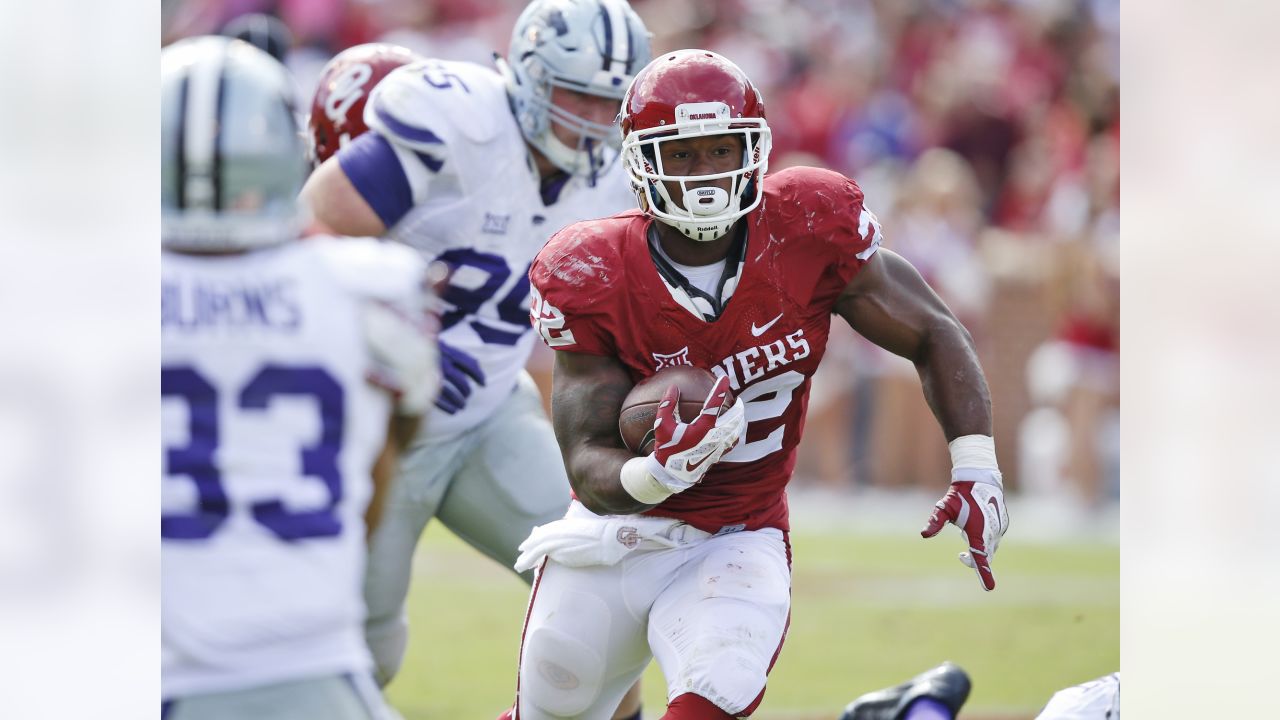 Kansas City Chiefs running back Clyde Edwards-Helaire (25) scores a  touchdown during an NFL football game against the Arizona Cardinals,  Sunday, Sept. 11, 2022, in Glendale, Ariz. (AP Photo/Rick Scuteri Stock  Photo 