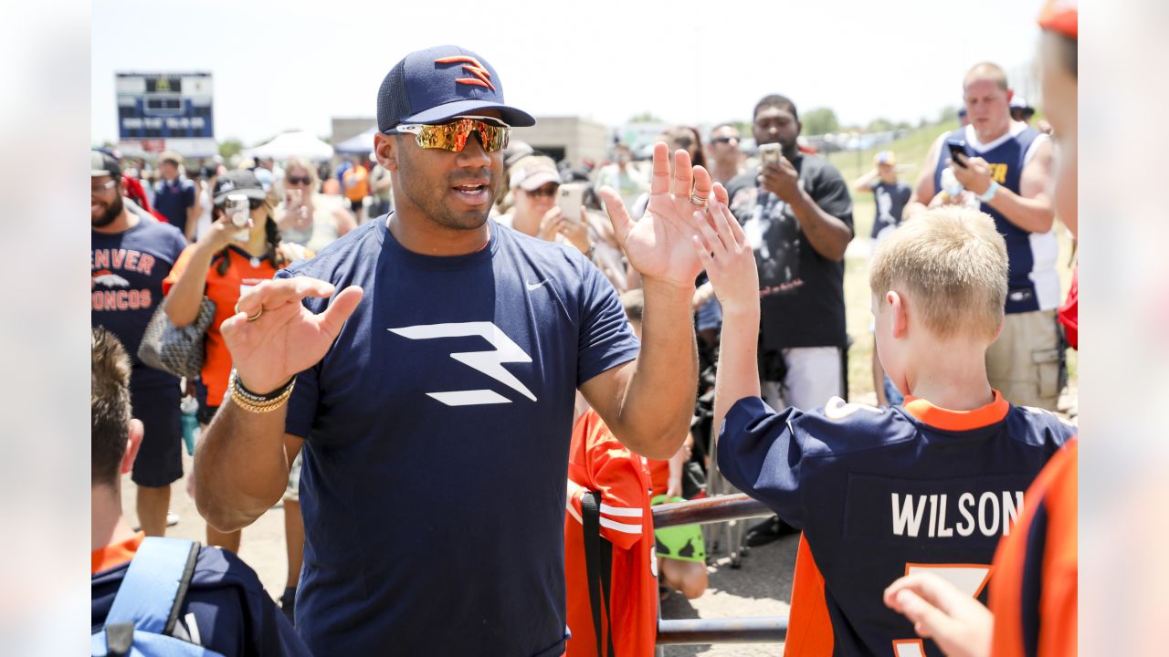 Denver Broncos quarterback Russell Wilson (3) plays against the Houston  Texans of an NFL football game Sunday, Sep 18, 2022, in Denver. (AP  Photo/Bart Young Stock Photo - Alamy