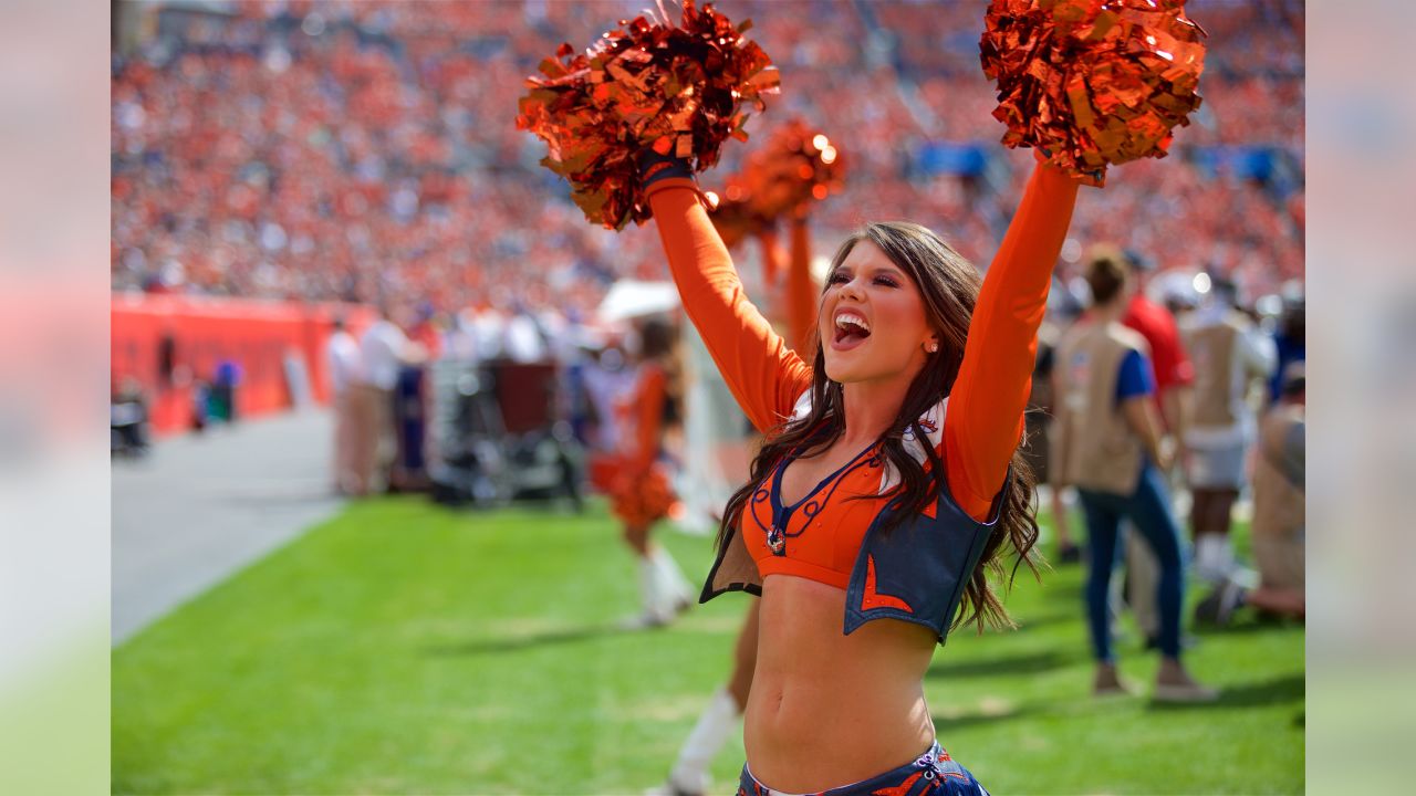 Denver Broncos Cheerleaders 'Shake Their Pom-Poms' For Game Day