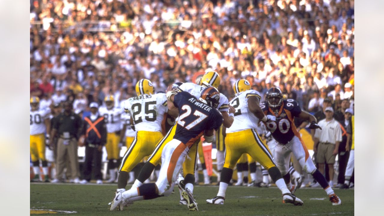 NFL FILE: Terrell Davis of the Denver Broncos during Super Bowl XXXII  against the Green Bay Packers in San Diego, California. (Icon Sportswire  via AP Images Stock Photo - Alamy