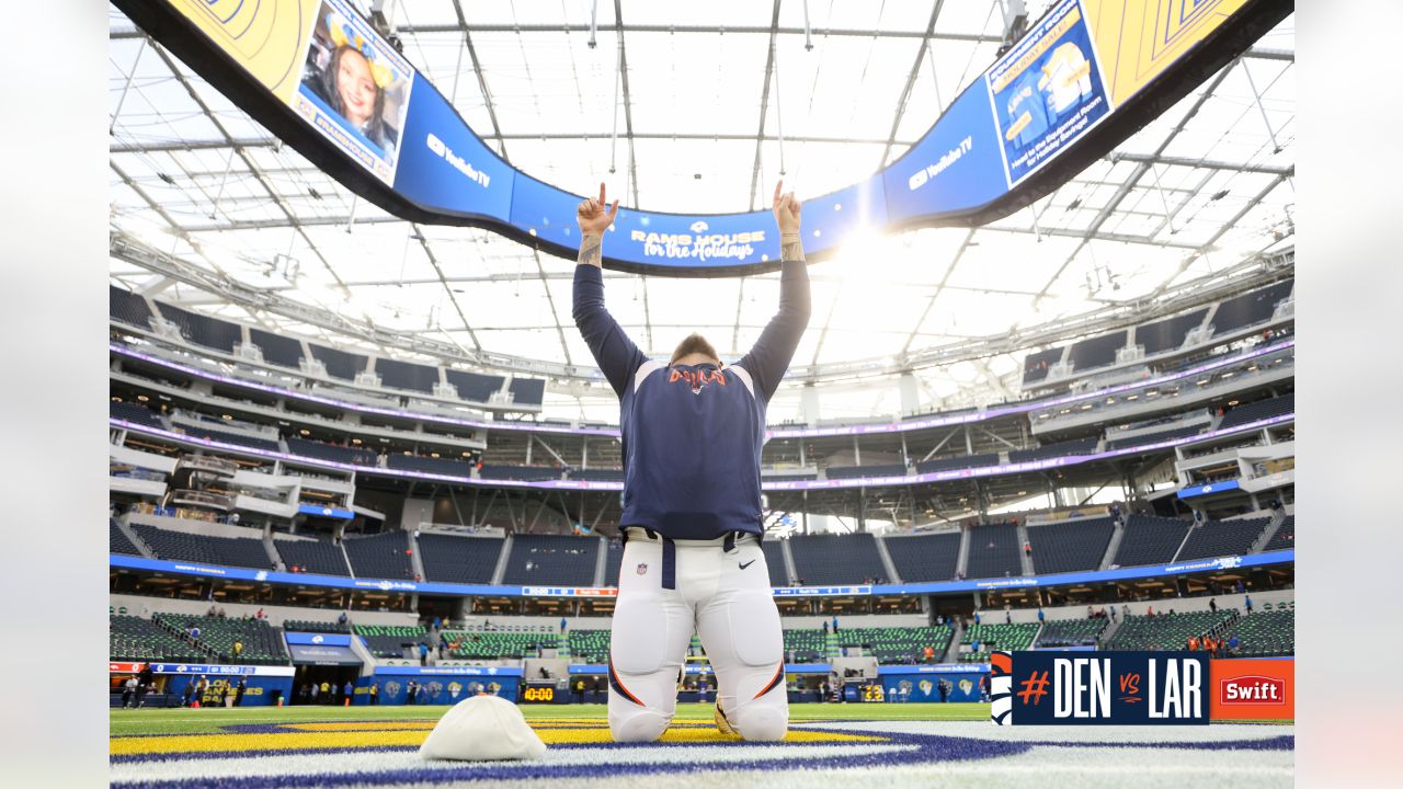 Pregame photos: Broncos arrive and prepare for Week 16 game vs. Rams