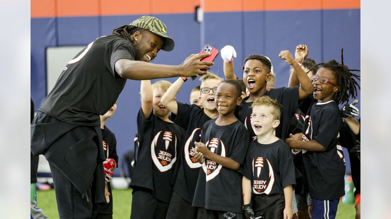 Broncos WR Jerry Jeudy leads football camp for kids