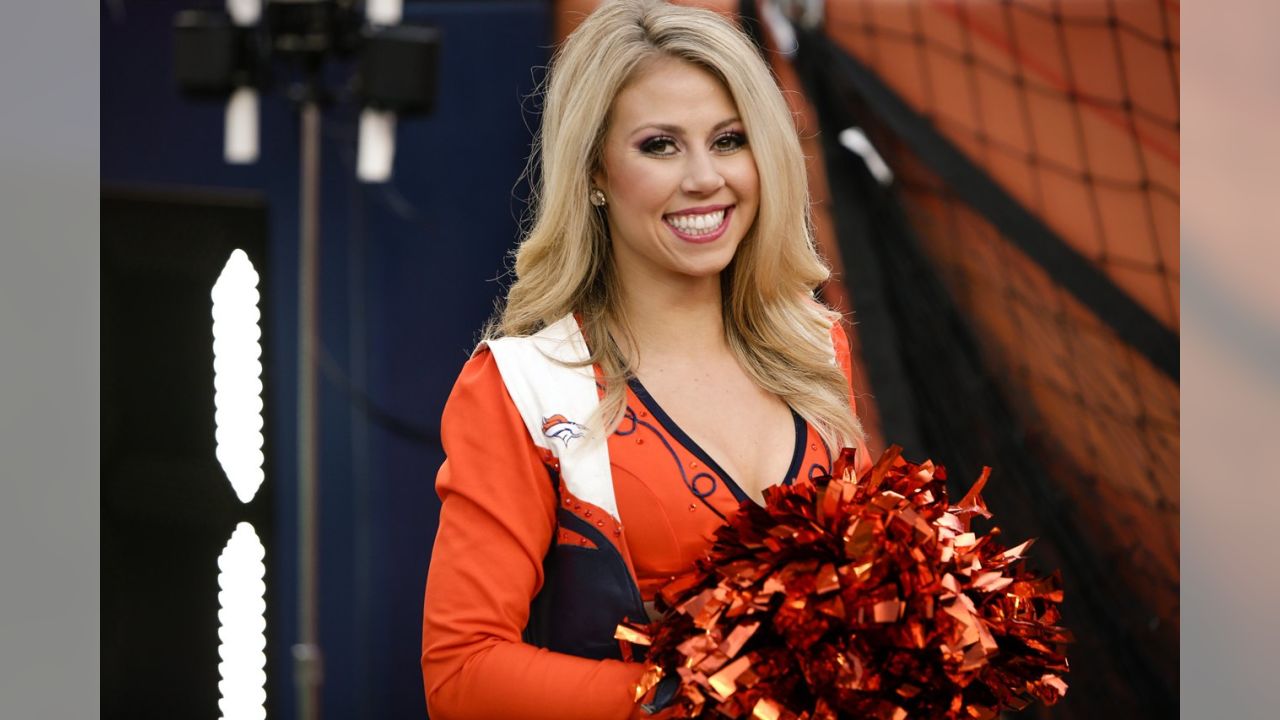 Bucs Cheerleader Spotlight: Brittany