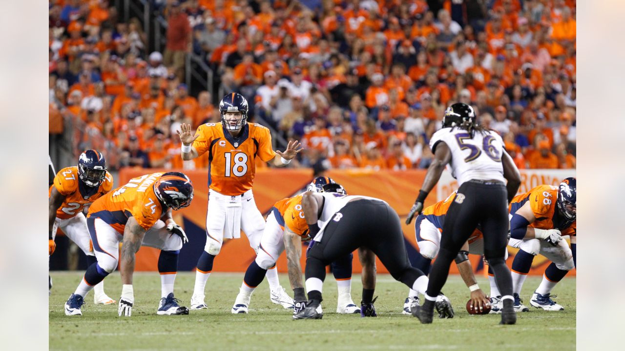 September 15, 2013: Denver Broncos quarterback Peyton Manning (18) signals  a touchdown during a week 2 NFL matchup between the Denver Broncos and the  Stock Photo - Alamy