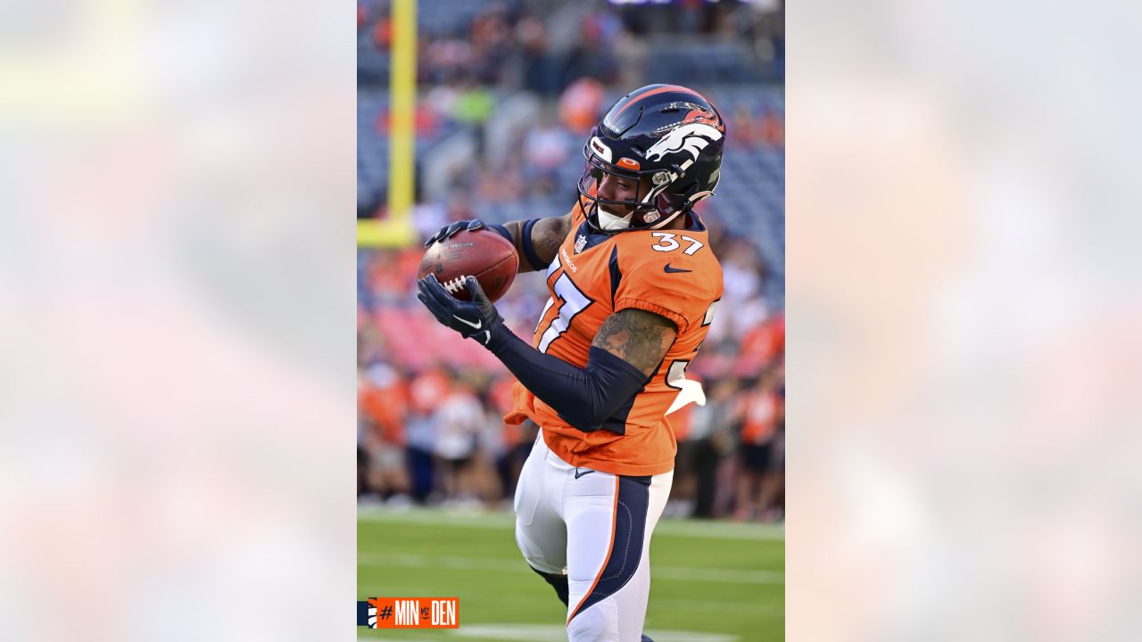 Pregame photos: Broncos arrive and prepare for preseason finale vs. the  Vikings