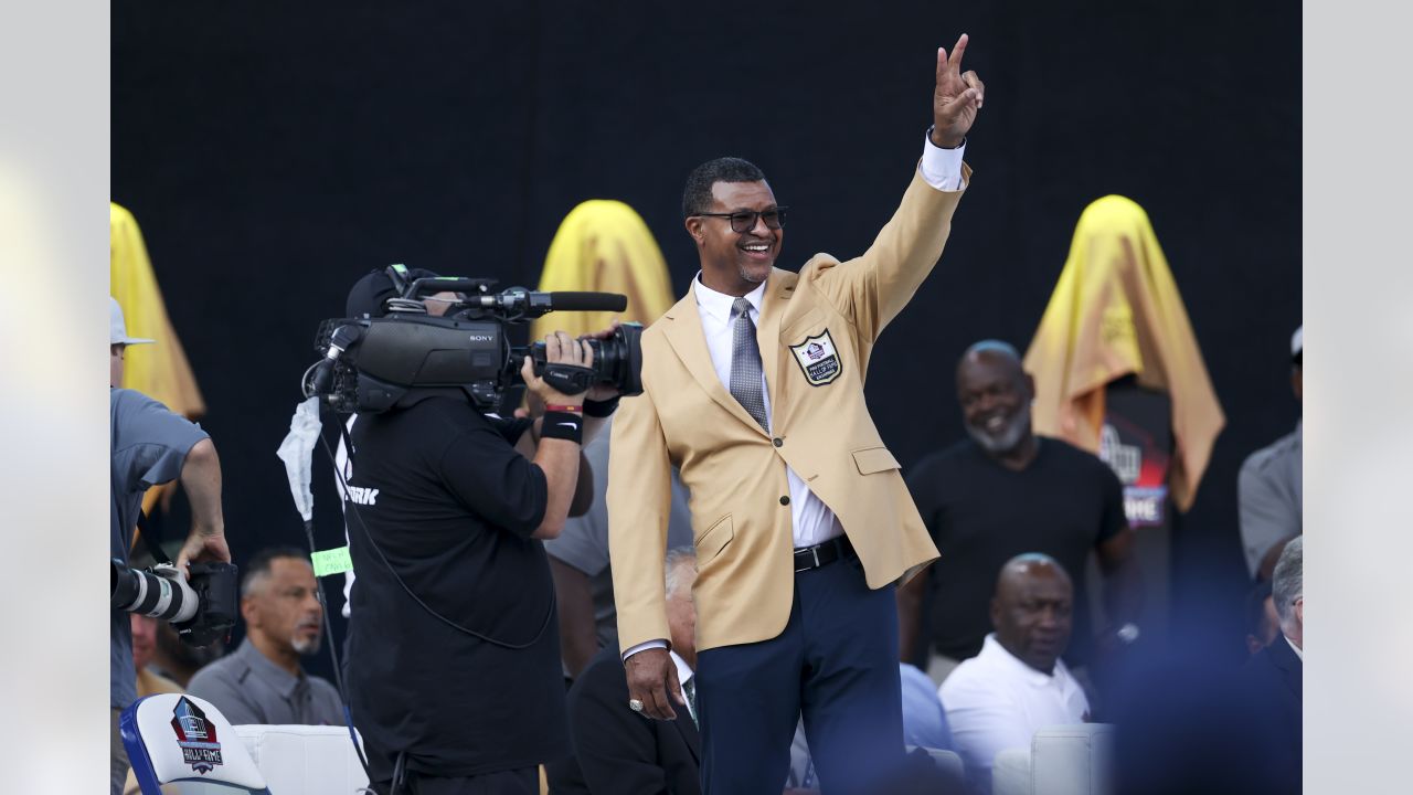 WholeHogSports - Atwater, Johnson finalists for Pro Football Hall of Fame