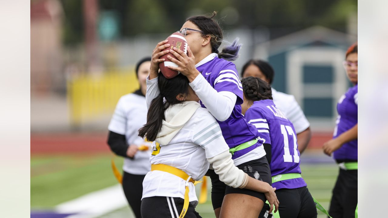 Denver Broncos host 2nd annual girls' high school football coaching clinic  - High School Football America