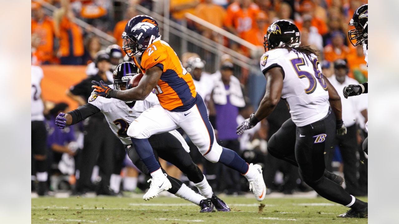 September 15, 2013: Denver Broncos quarterback Peyton Manning (18) signals  a touchdown during a week 2 NFL matchup between the Denver Broncos and the  Stock Photo - Alamy