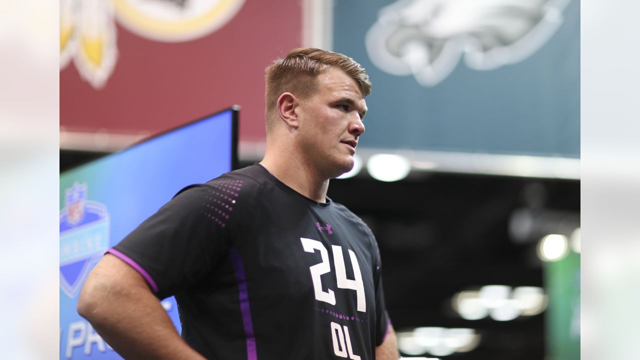 Broncos sign RT Mike McGlinchey