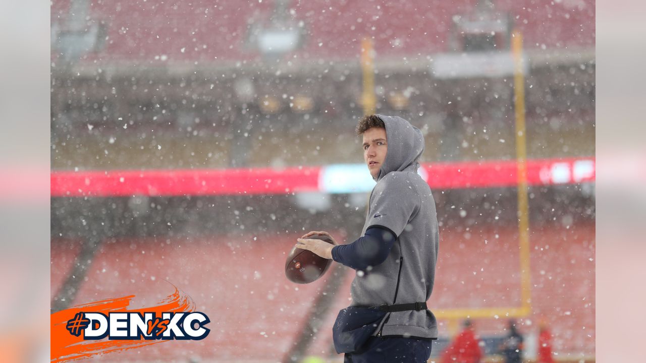 PHOTOS: Chiefs romp Broncos at snow-covered Arrowhead