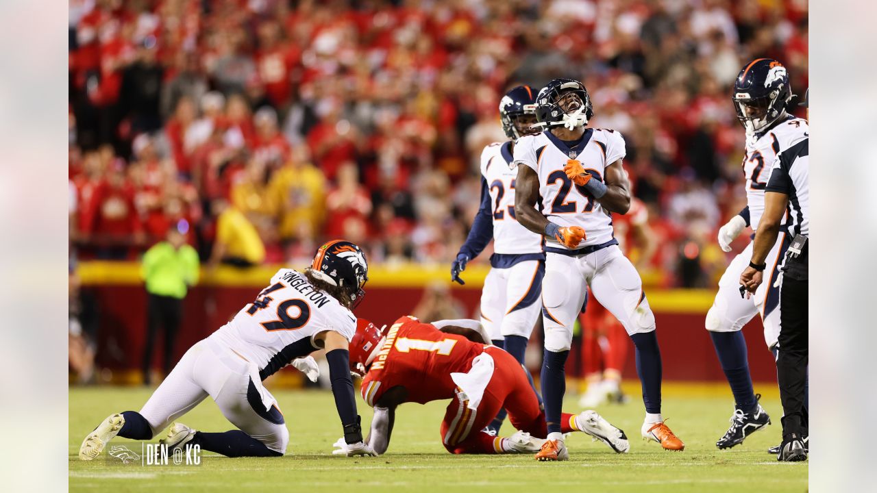 General huddle picture of the Kansas City Chiefs against the Denver Broncos  of an NFL football game Sunday, December 11, 2022, in Denver. (AP  Photo/Bart Young Stock Photo - Alamy