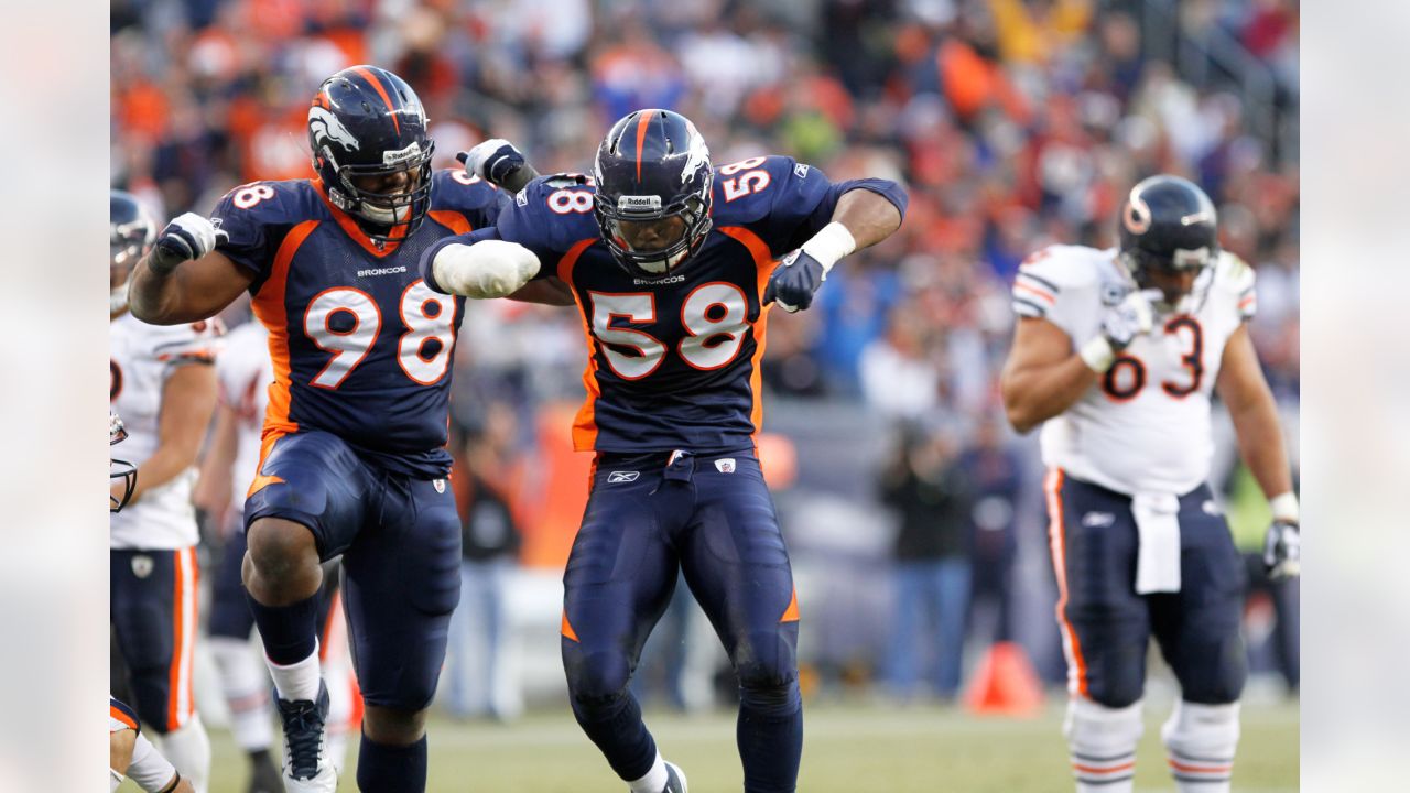 Von Miller bears down on Carr for third-down sack