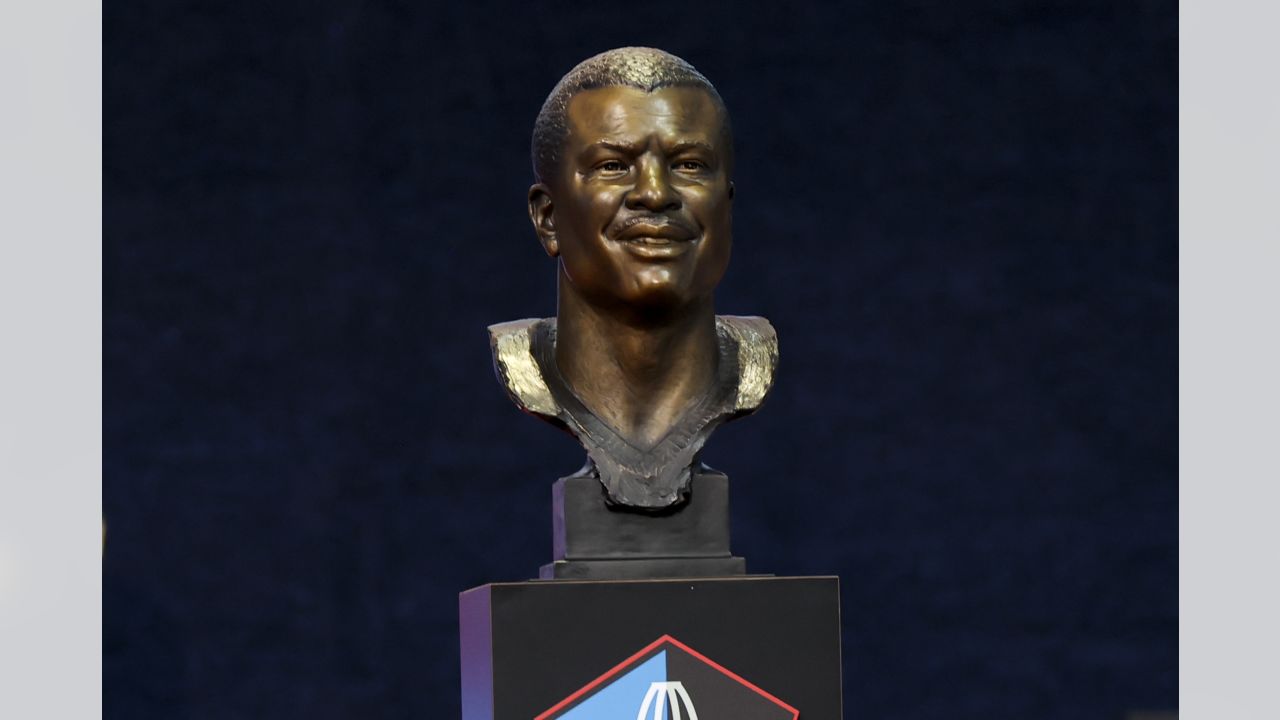 Photos: Steve Atwater unveils Hall of Fame bust, gives