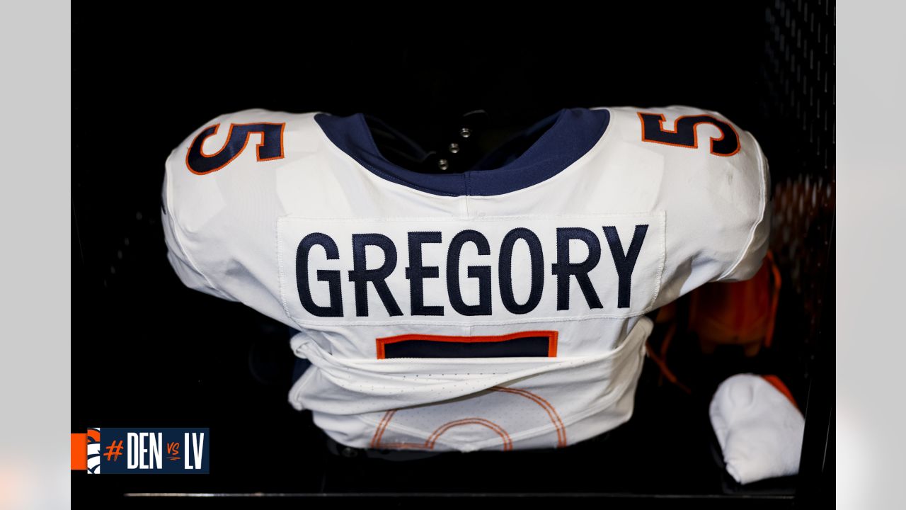 Pregame photos: Broncos arrive and prepare for Week 4 game vs. Raiders