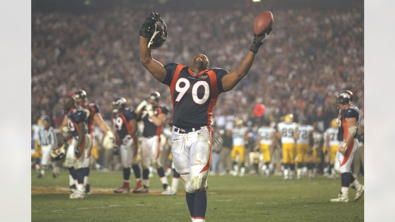 NFL FILE: Terrell Davis of the Denver Broncos during Super Bowl XXXII  against the Green Bay Packers in San Diego, California. (Icon Sportswire  via AP Images Stock Photo - Alamy