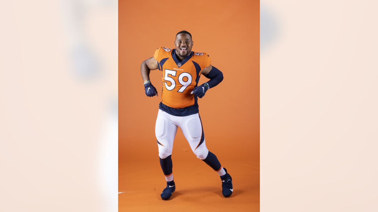 Denver Broncos linebacker Justin Strnad (40) takes part in drills during an  NFL football training camp at the team's headquarters Friday, July 28,  2023, in Centennial, Colo. (AP Photo/David Zalubowski Stock Photo - Alamy