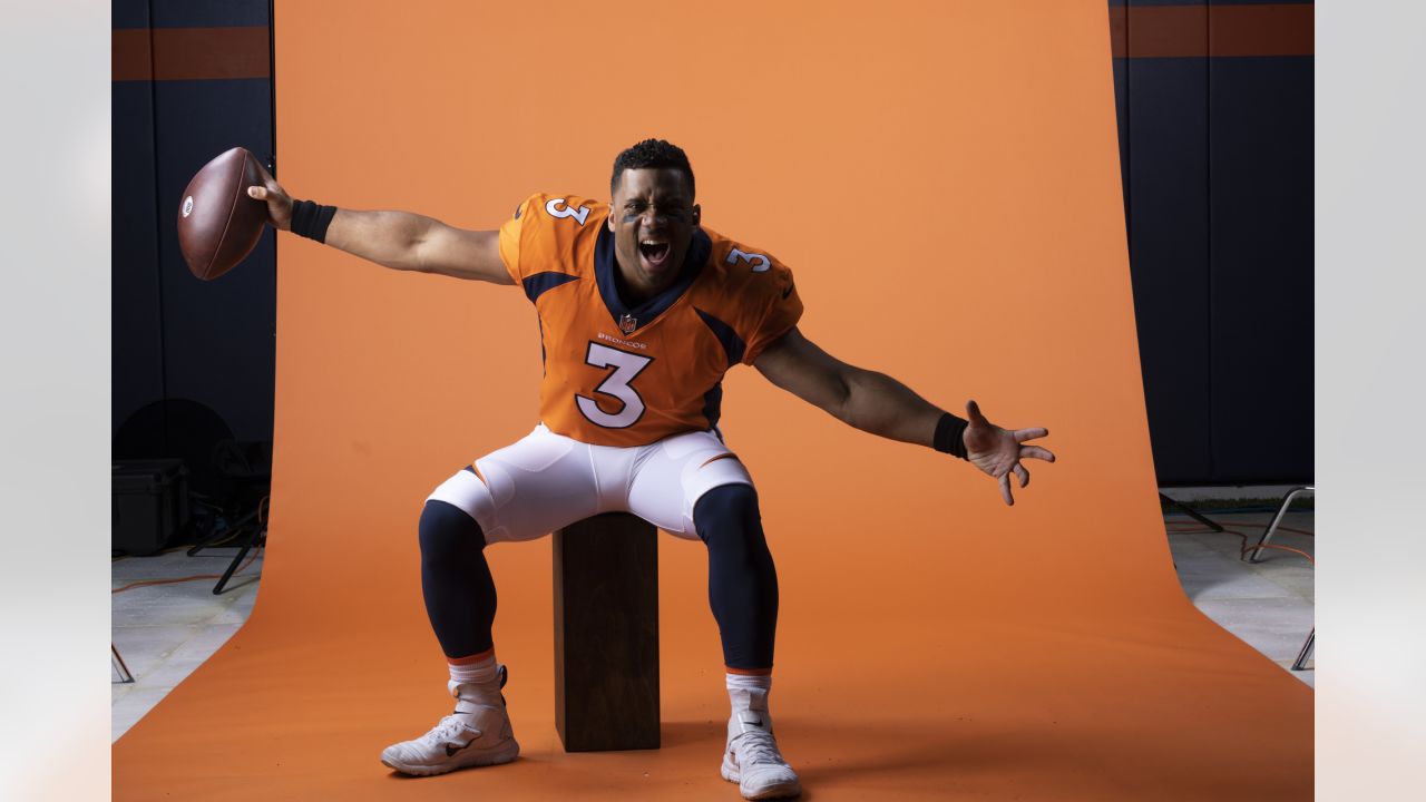 Broncos Hope to Buck the Trend, Go Orange for Super Bowl