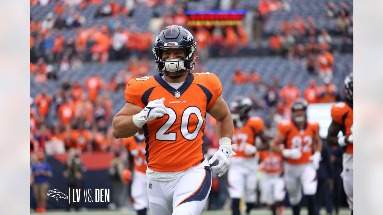 Pregame photos: Broncos arrive and prepare for Week 4 game vs. Raiders