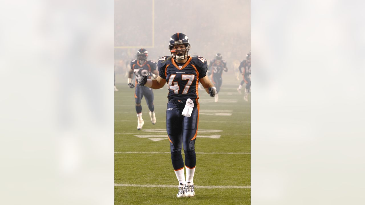 Safety John Lynch 47 of the Denver Broncos lines up against the News  Photo - Getty Images