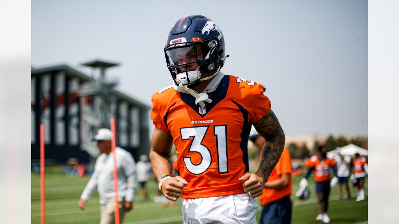 Broncos' LB Justin Strnad building case for 53-man roster: 'It makes you  work harder when the pressure's on' – Greeley Tribune