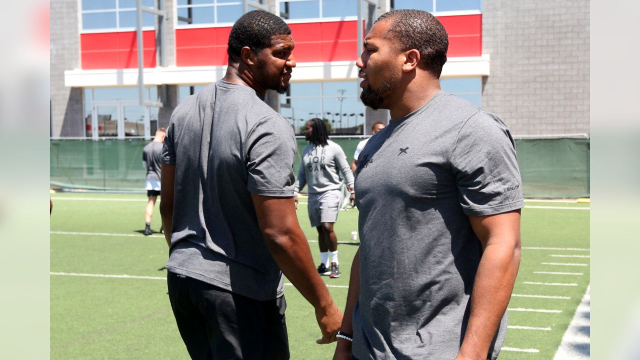 Denver Broncos: Von Miller hosts NFL stars at Pass Rush Summit at UNLV