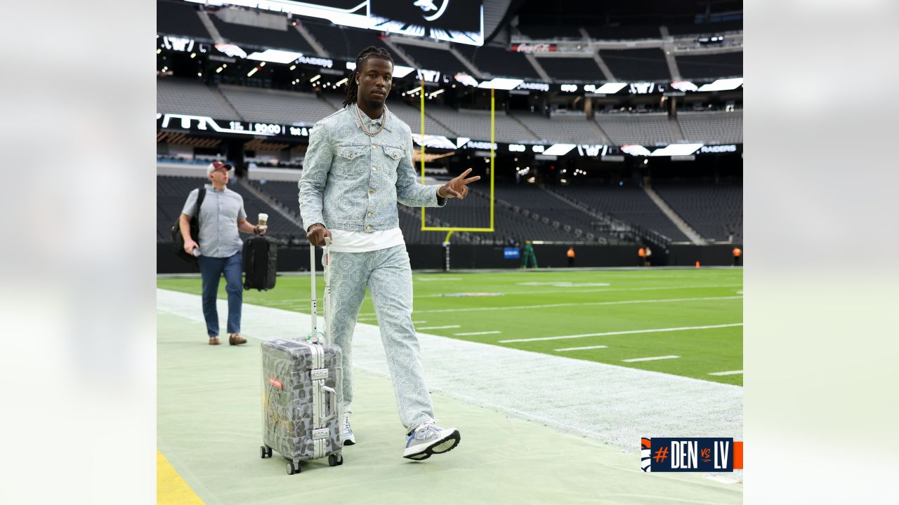 Pregame photos: Broncos arrive and prepare for Week 4 game vs. Raiders