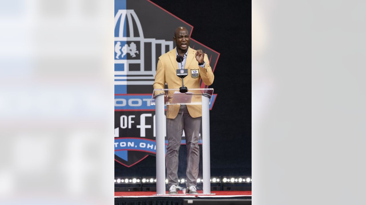 In Pro Football Hall of Fame enshrinement speech, DeMarcus Ware