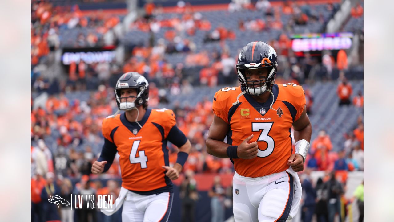 Pregame photos: Broncos arrive and prepare for Week 4 game vs. Raiders