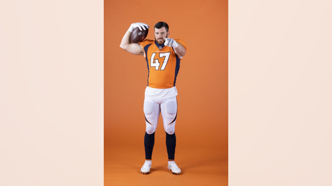 Denver Broncos linebacker Justin Strnad (40) takes part in drills during an  NFL football training camp at the team's headquarters Friday, July 28,  2023, in Centennial, Colo. (AP Photo/David Zalubowski Stock Photo - Alamy