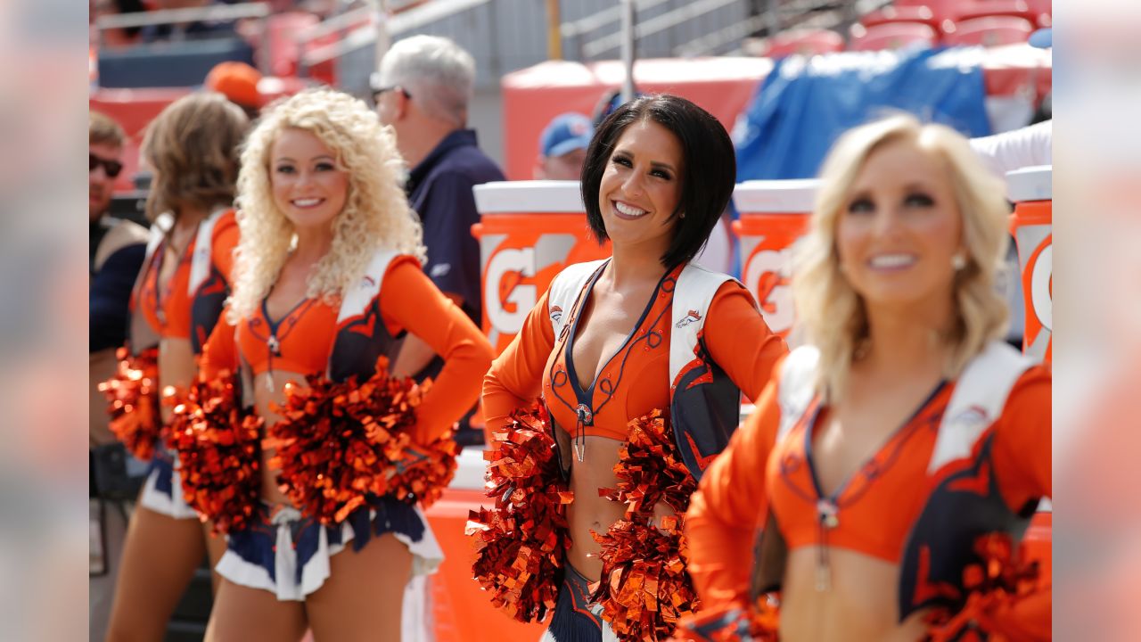 The Denver Broncos cheerleaders perform during the second half of a  preseason NFL football game against the Chicago Bears, Saturday, Aug. 18,  2018, in Denver. (AP Photo/David Zalubowski Stock Photo - Alamy