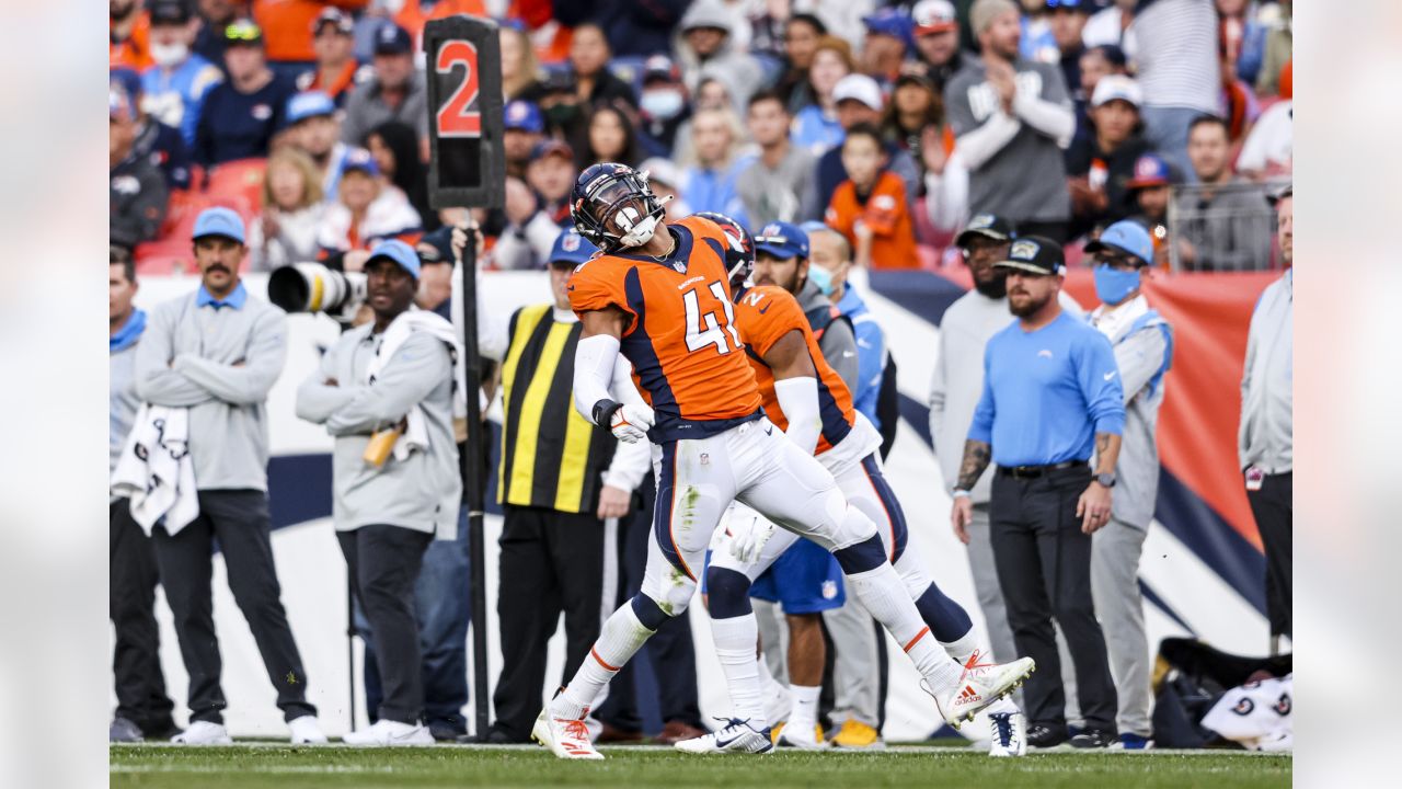 Shots of the Game: Celebrating a big win over the Chargers