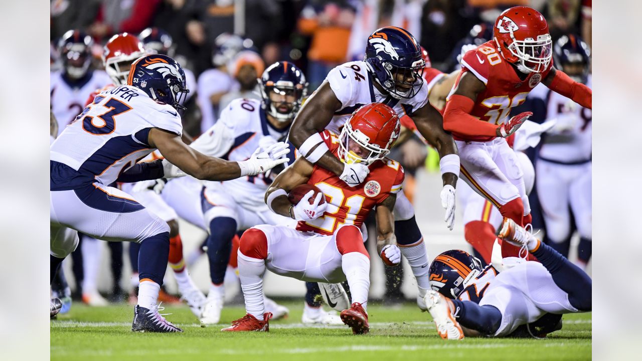DENvsKC in-game photos: Broncos battle to the end, fall vs. Chiefs