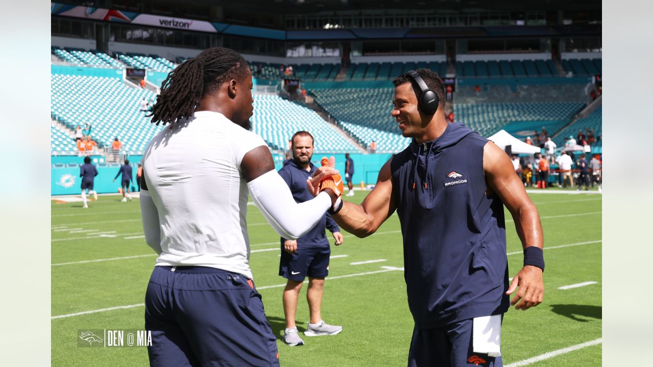 Pregame photos: Broncos arrive and prepare for Week 3 game vs. Dolphins