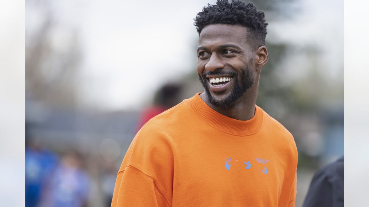 Emmanuel Sanders honors former Broncos teammate Demaryius Thomas with jersey  donation to Boys & Girls Club – The Fort Morgan Times