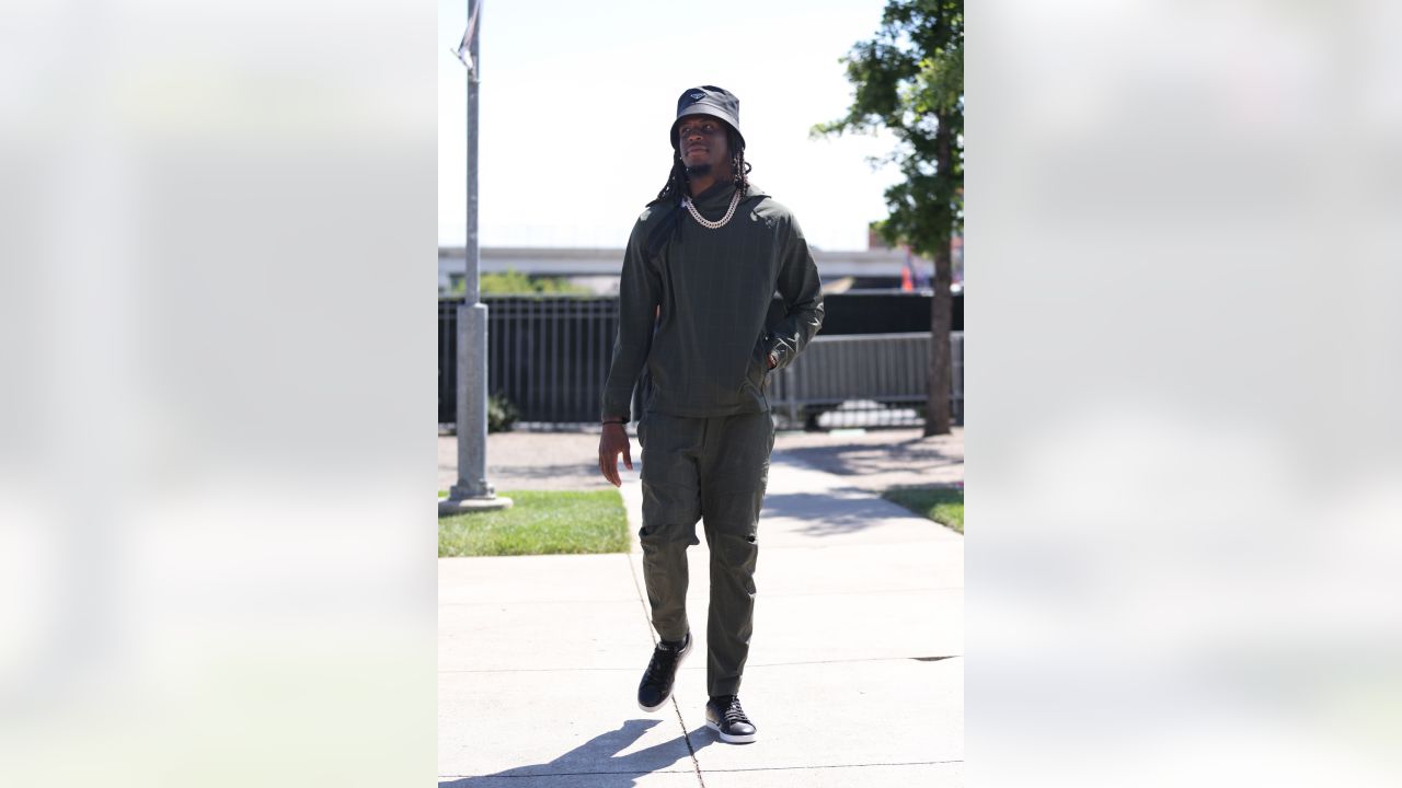 Pregame photos: Broncos arrive and prepare for preseason Week 1