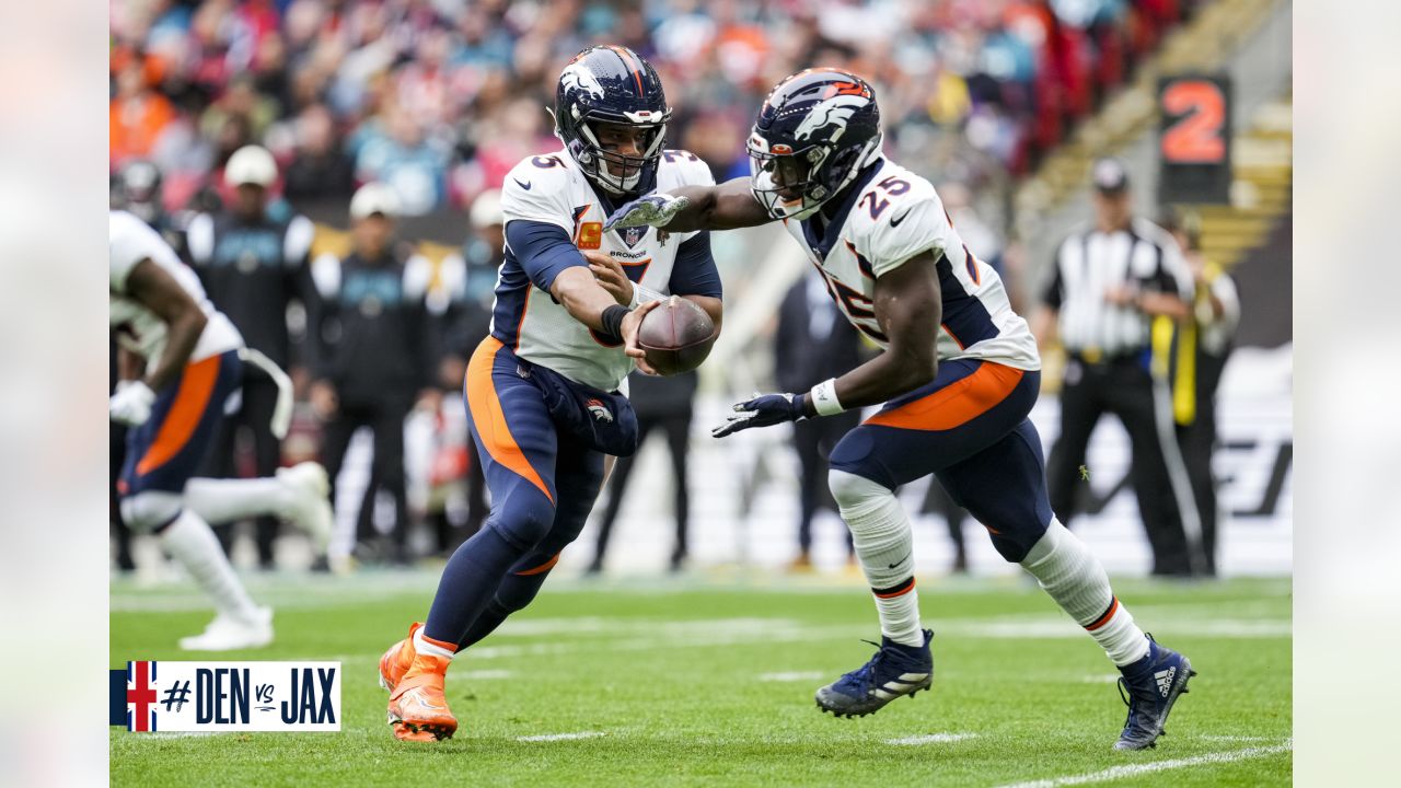 American Football - NFL - San Francisco 49ers v Denver Broncos - Wembley  Stadium Stock Photo - Alamy