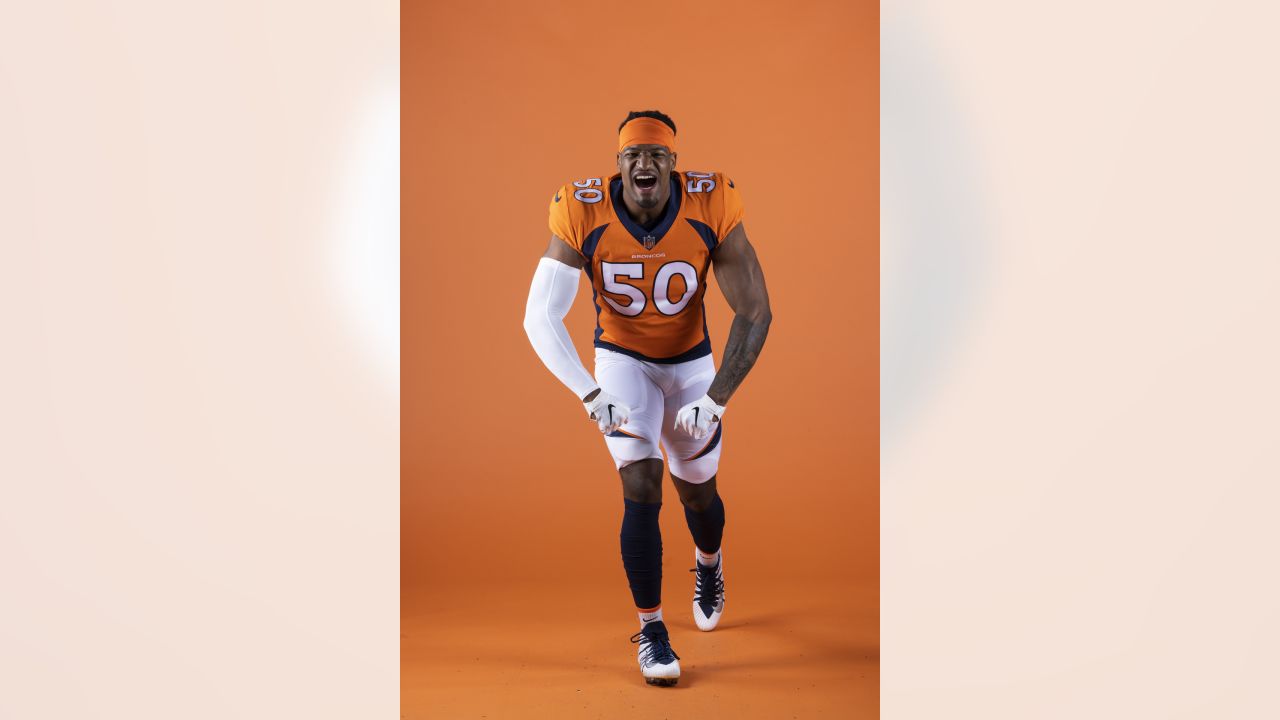 Denver Broncos linebacker Justin Strnad (40) takes part in drills during an  NFL football training camp at the team's headquarters Friday, July 28,  2023, in Centennial, Colo. (AP Photo/David Zalubowski Stock Photo - Alamy