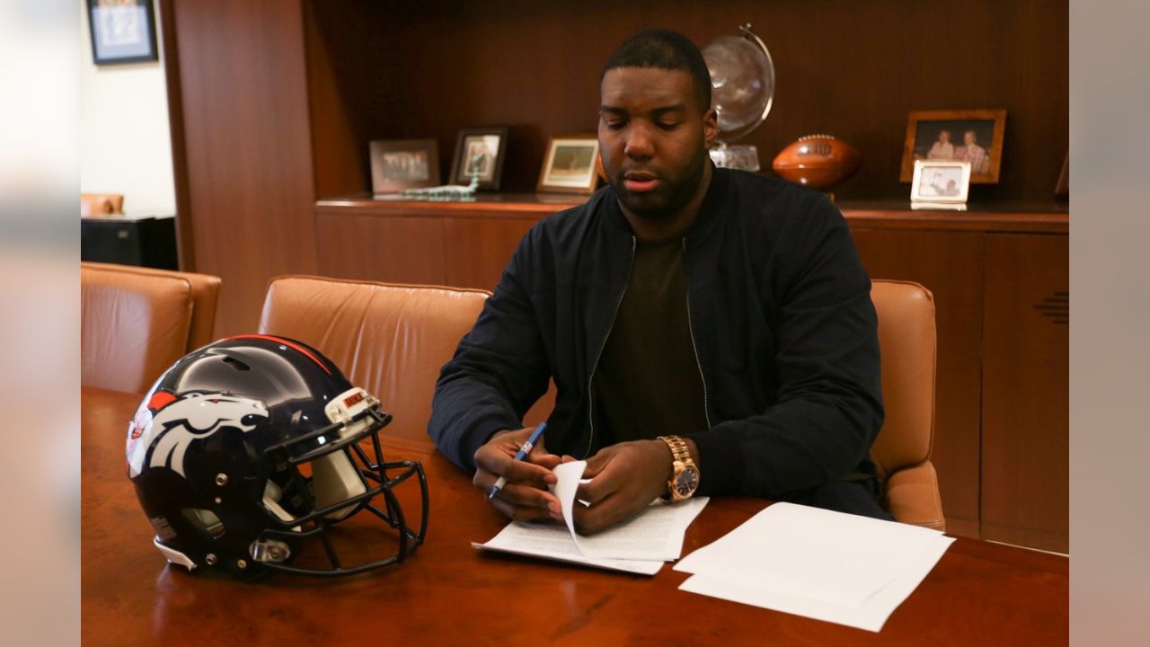 Seahawks free agent LT Okung visiting the Broncos