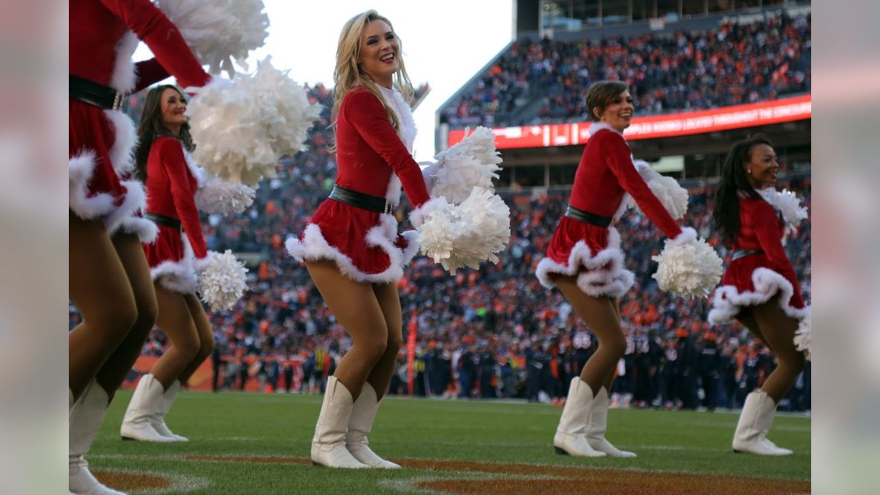 Photo: Broncos Cheerleader Performs in Christmas Costumes in Denver -  DEN2009122026 