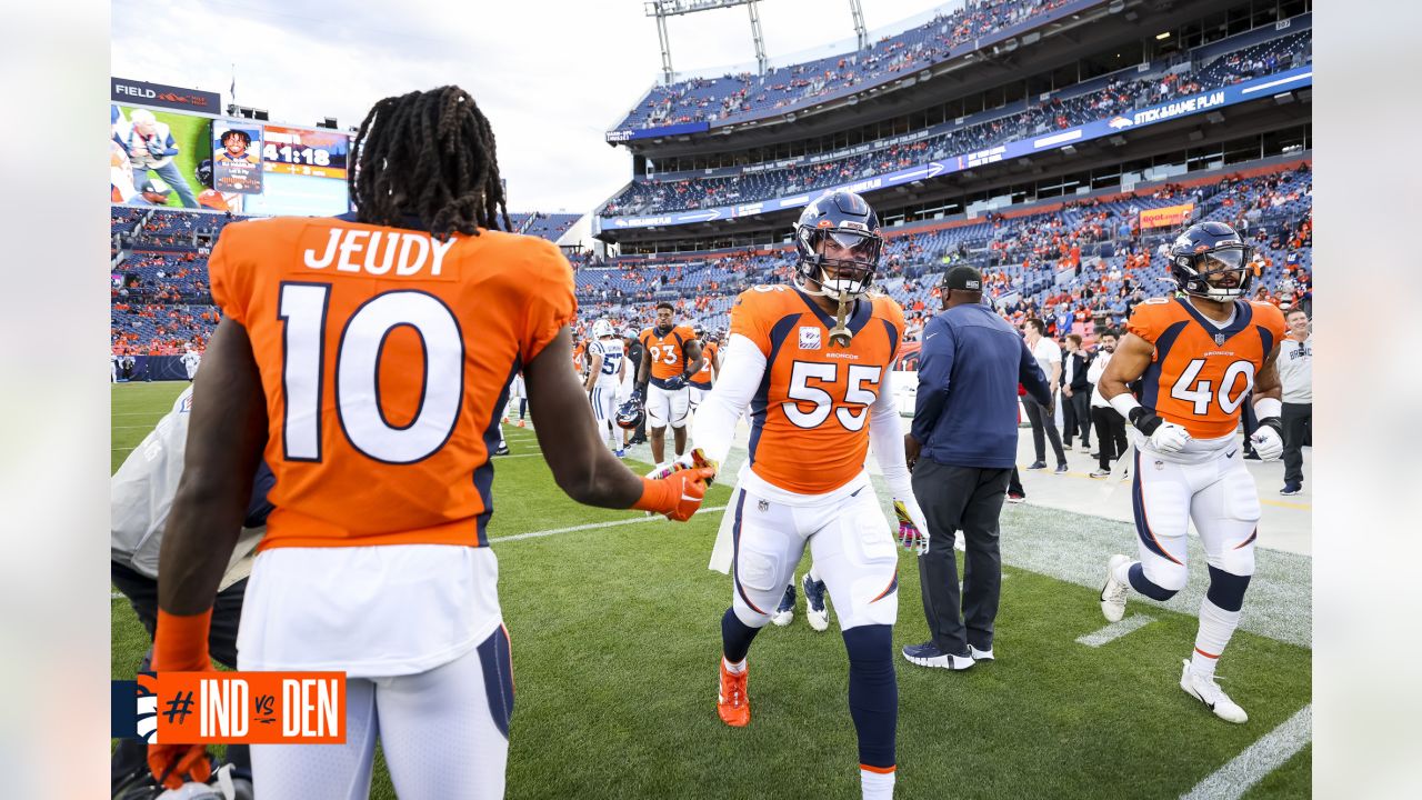 Pregame photos: Broncos arrive and prepare for Week 5 game vs. Colts on 'Thursday  Night Football'