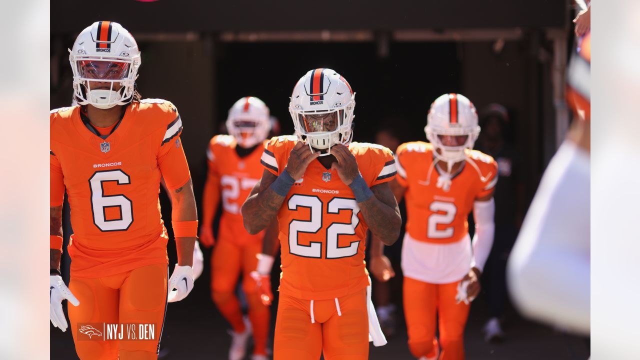 Pregame photos: Broncos arrive and prepare for Week 18 game vs