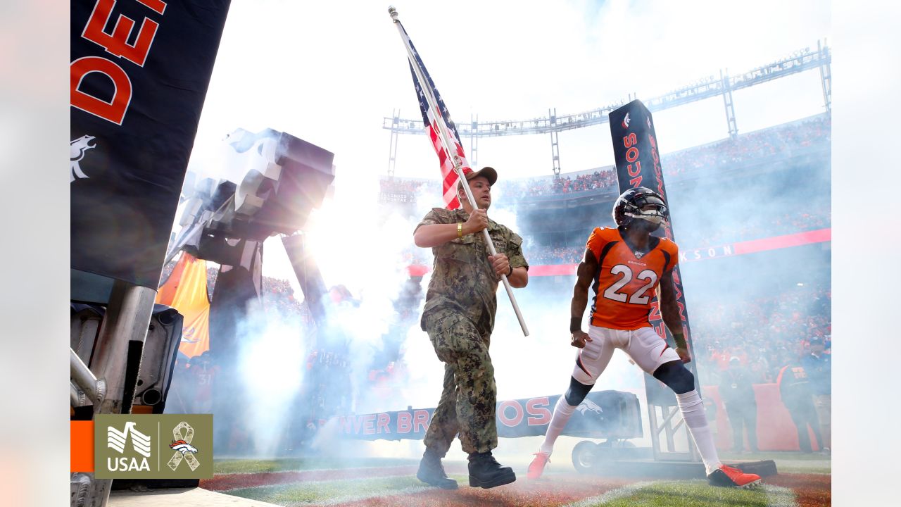 File:Denver Broncos host service members for Salute to Service game  (5891074) (cropped).jpg - Wikipedia