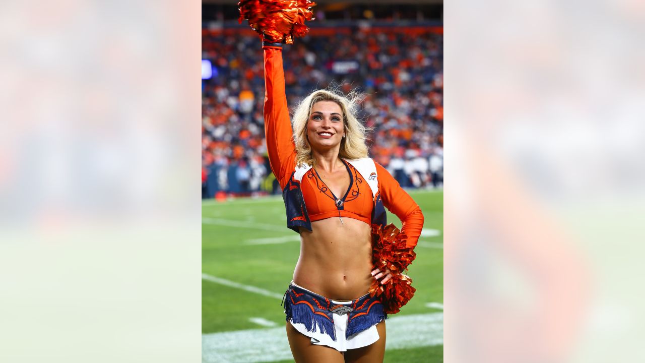 Denver Broncos cheerleaders during an NFL preseason football game, Aug. 27,  2022, in Denver. (AP Photo/David Zalubowski Stock Photo - Alamy