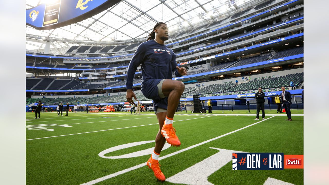 Pregame photos: Broncos arrive and prepare for Week 16 game vs. Rams