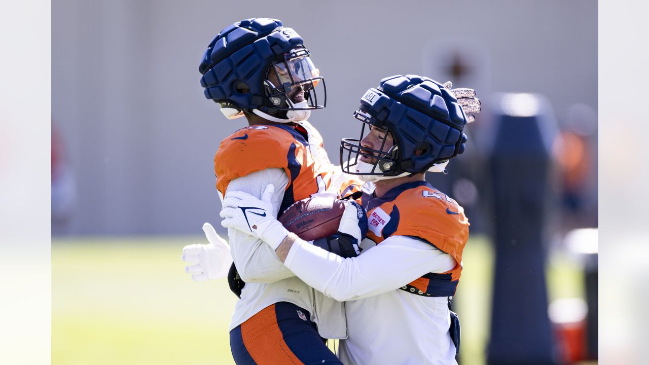 Broncos training camp rewind, practice 13: Pads stay off before