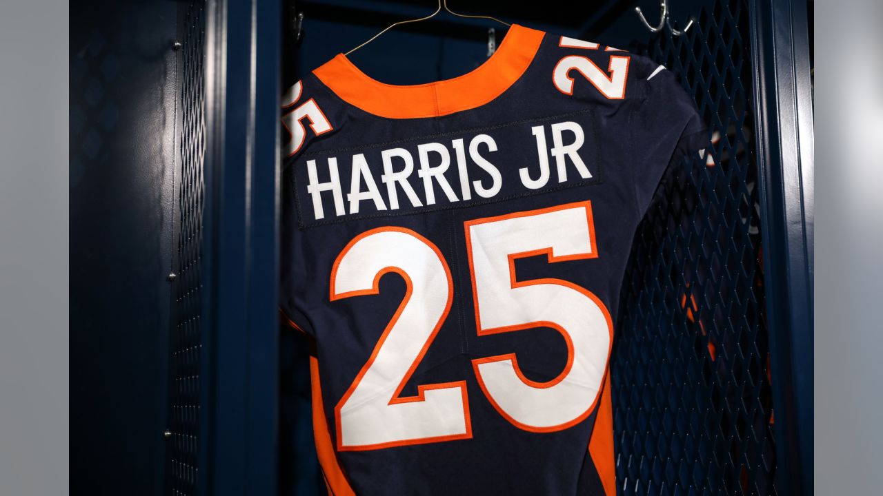 Broncos to wear navy jerseys, white pants in Week 6 vs. Raiders