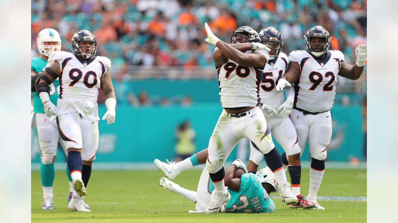 Shelby Harris agrees to 3-year deal to stay with Denver Broncos – The  Durango Herald