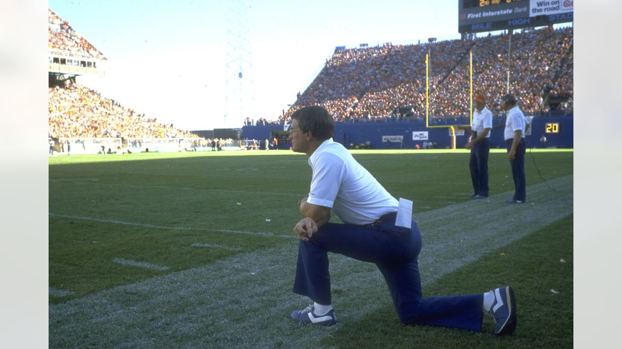 Dan Reeves, Gamecock great and former NFL coach and player, dies at 77