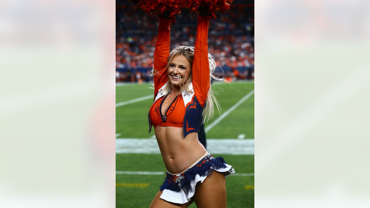 Denver Broncos cheerleaders during an NFL preseason football game, Aug. 27,  2022, in Denver. (AP Photo/David Zalubowski Stock Photo - Alamy